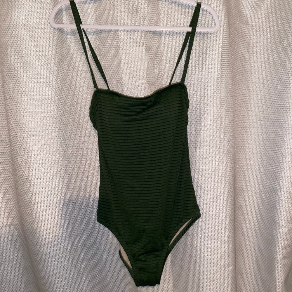 Ribbed One-piece bathing suit